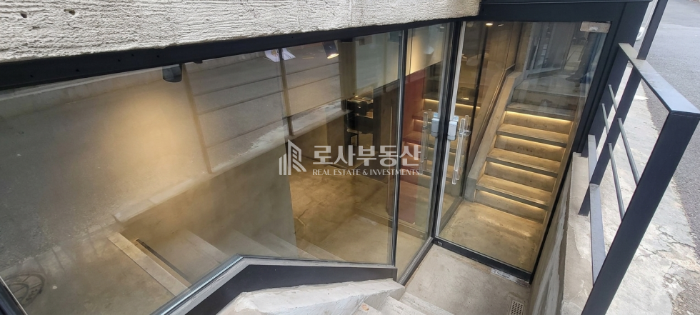 서울 마포구 서교동 ROSA 홍대 무권리/노출 Good/저렴한 상가 월세 매물번호 10120 사진 1