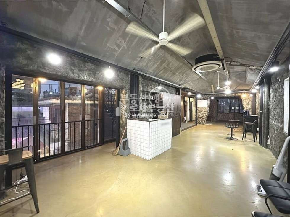 서울 마포구 서교동 ROSA 홍대역 5분가리 구조 잘나오는 2층 상가 월세 매물번호 10272 사진 1